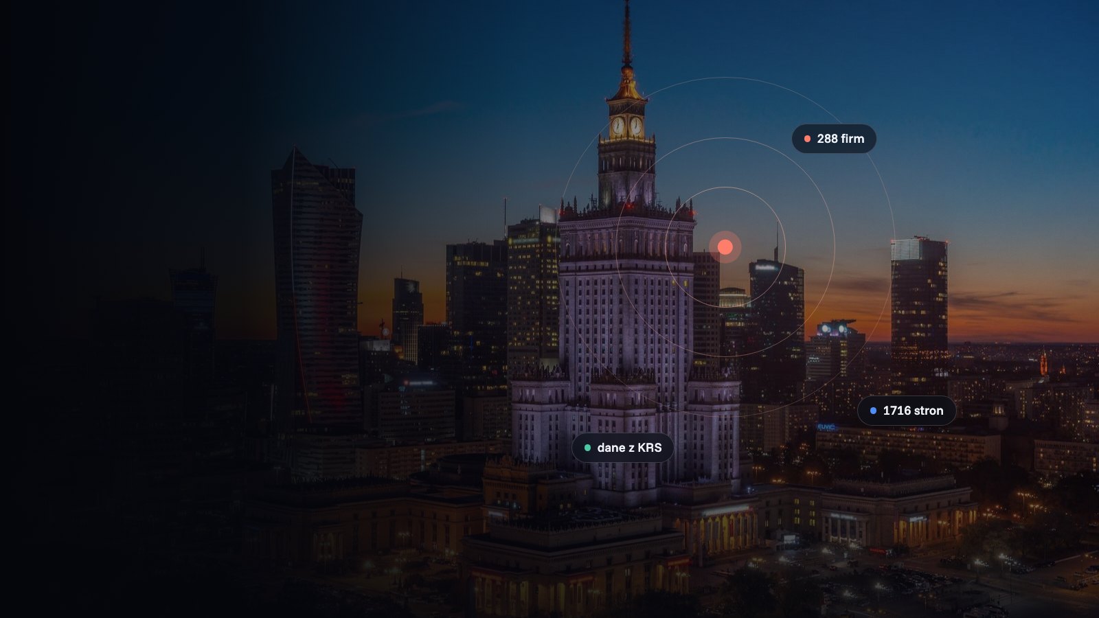 Panorama Warszawy o zmierzchu z Pałacem Kultury, w tle pierścienie radaru